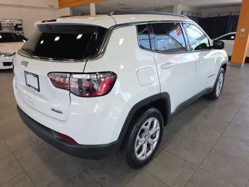 Used 2024 Jeep Compass Latitude AWD/4WD image 7