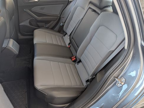 Used 2025 Volkswagen Jetta SE w/ Sunroof Package FWD image 18