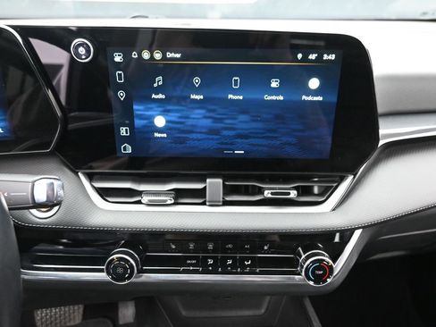 Used 2025 Chevrolet Equinox LT image 15