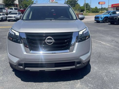 Used 2024 Nissan Pathfinder SV FWD image 8