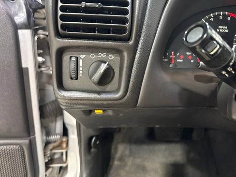 Used 2002 Chevrolet Camaro LT w/ Preferred Equipment Group 1 RWD image 12