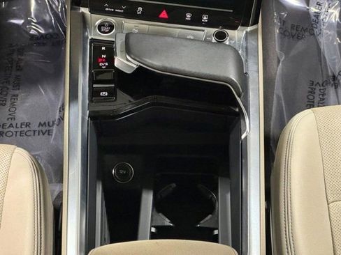 Used 2023 Audi e-tron Premium Plus w/ Premium Plus Package AWD/4WD image 15