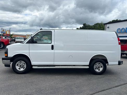 Used 2025 GMC Savana 2500 w/ Driver Convenience Package RWD image 3