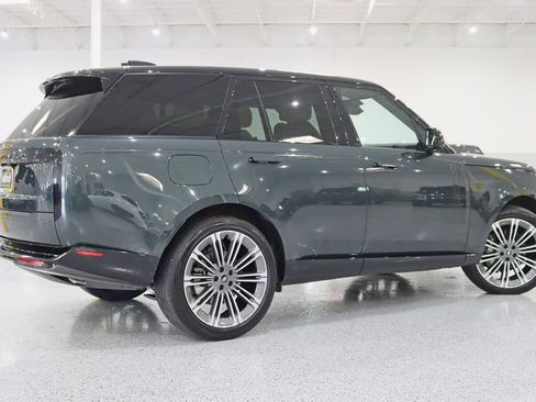 Used 2025 Land Rover Range Rover SE AWD/4WD image 10