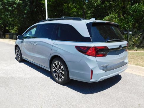 Used 2025 Honda Odyssey Elite image 3