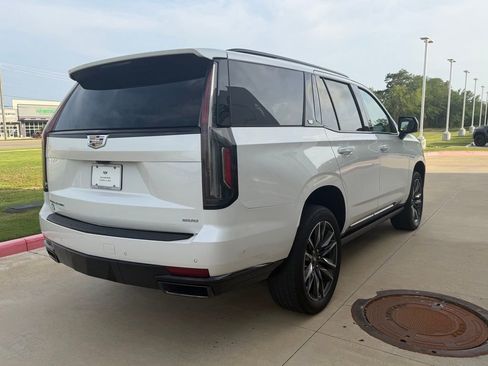 Used 2022 Cadillac Escalade Sport Platinum AWD/4WD image 4