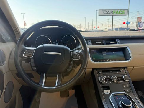 Used 2019 Land Rover Range Rover Evoque SE Premium image 29