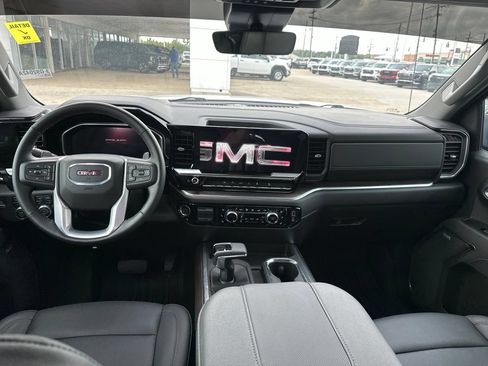 Used 2026 GMC Sierra 1500 SLT AWD/4WD image 9