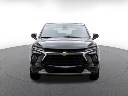 Used 2025 Chevrolet Blazer LT FWD image 2