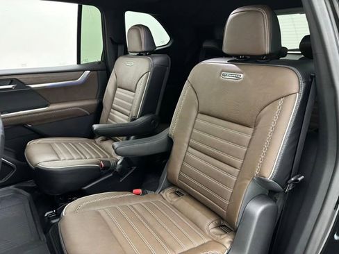New 2026 GMC Acadia Denali Ultimate w/ LPO, Floor Liner Package AWD/4WD image 47