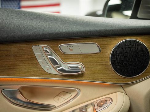 Used 2019 Mercedes-Benz GLC 300 4MATIC w/ Parking Assistance Package image 30