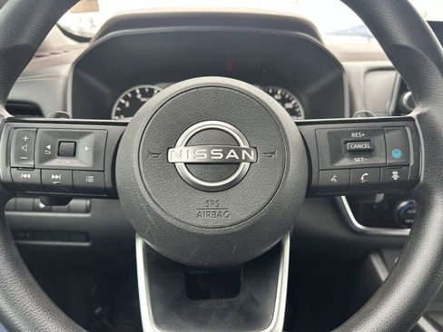 Used 2022 Nissan Rogue SV image 9