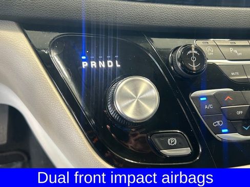 Used 2024 Chrysler Pacifica Touring-L image 14