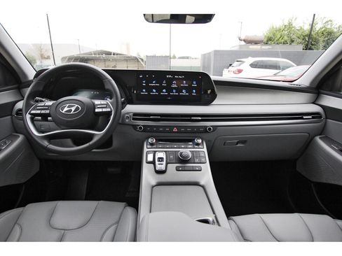 Certified 2025 Hyundai Palisade SEL FWD image 12