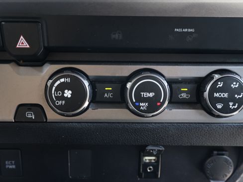 Used 2019 Toyota Tacoma SR5 RWD image 20