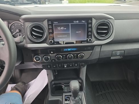 Used 2023 Toyota Tacoma TRD Off-Road w/ Technology Package AWD/4WD image 14