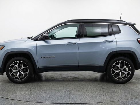 Used 2025 Jeep Compass Limited image 5