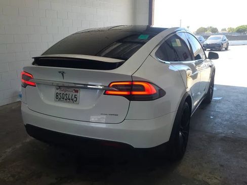 Used 2020 Tesla Model X Long Range AWD/4WD image 4