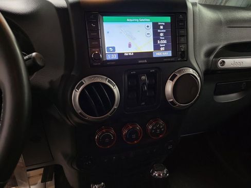 Used 2016 Jeep Wrangler Unlimited Rubicon image 15