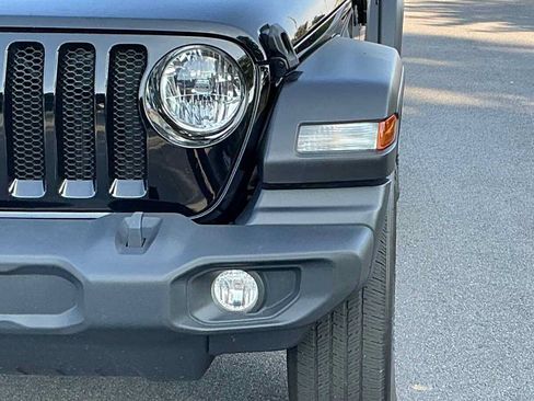 Used 2022 Jeep Wrangler Sport AWD/4WD image 9