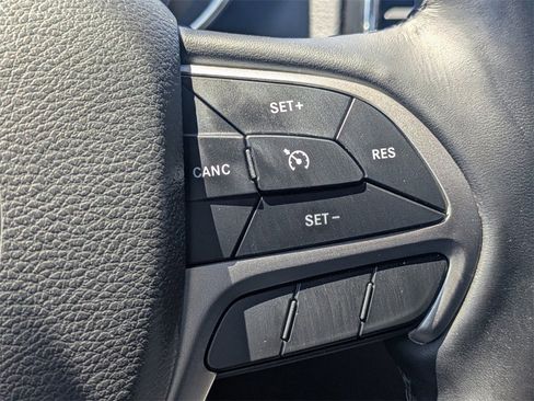 Used 2022 Jeep Grand Cherokee Laredo X image 30