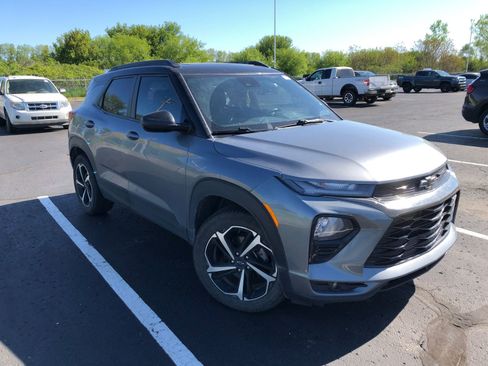 Used 2021 Chevrolet TrailBlazer RS w/ Sun and Liftgate Package FWD image 3