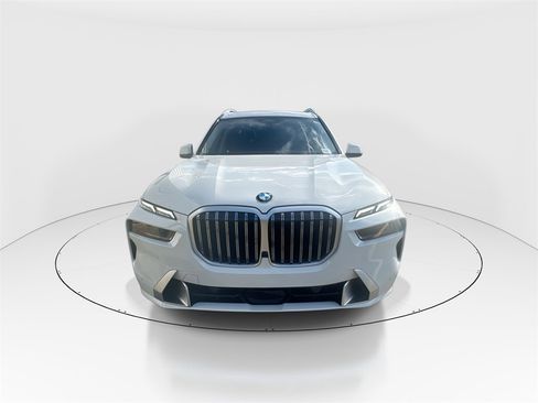 Used 2023 BMW X7 xDrive40i w/ Premium Package image 3