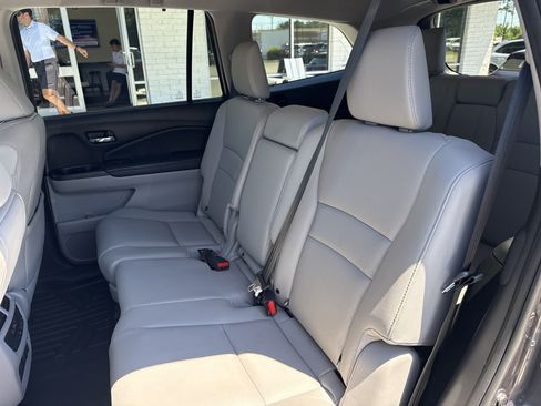 Used 2017 Honda Pilot Touring image 12