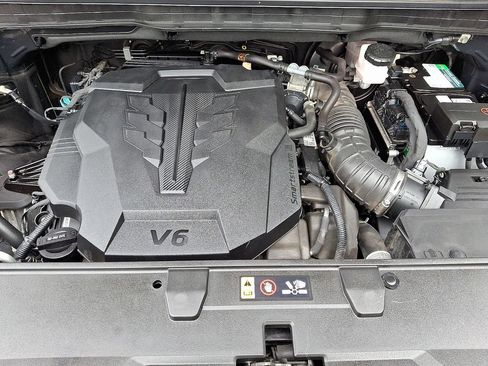 Used 2024 Kia Carnival LX FWD image 29
