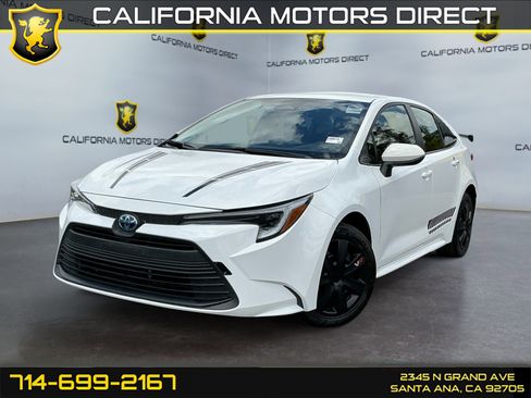 Used 2025 Toyota Corolla LE FWD image 1