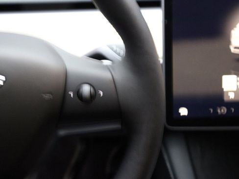 Used 2023 Tesla Model Y Long Range image 41