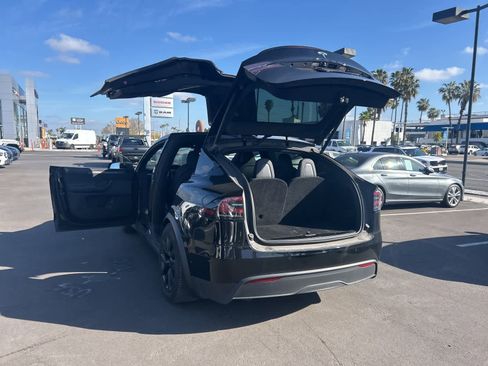 Used 2022 Tesla Model X image 20