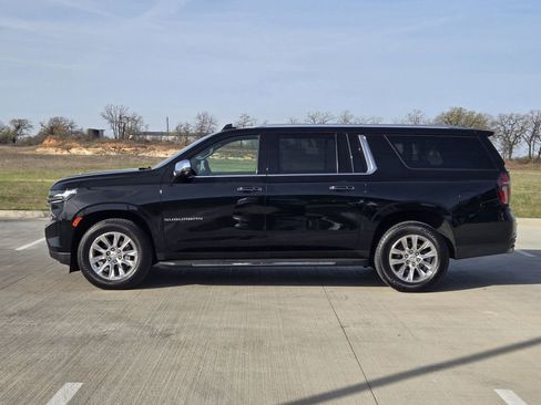 Used 2022 Chevrolet Suburban Premier image 3