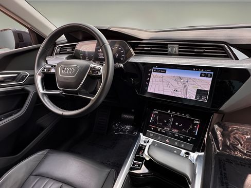 Used 2024 Audi Q8 e-tron Premium AWD/4WD image 6