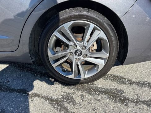 Used 2017 Hyundai Elantra Limited w/ Limited Tech Package 04 image 31