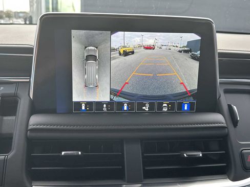 Used 2024 Chevrolet Suburban Z71 w/ Luxury Package image 17