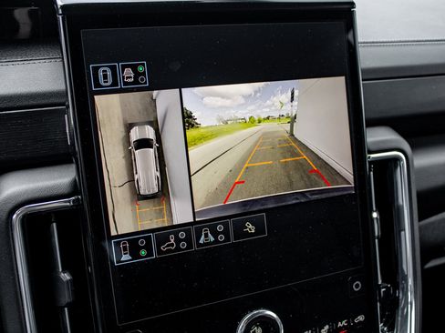 Used 2025 GMC Yukon XL Denali AWD/4WD image 44