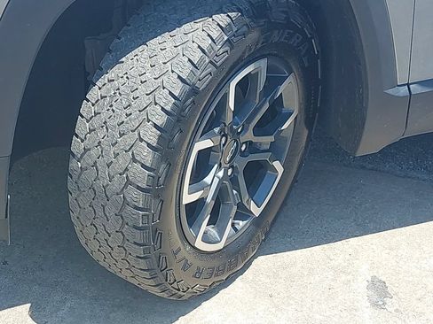 Used 2025 Chevrolet Equinox ACTIV w/ Safety and Technology Package FWD image 29