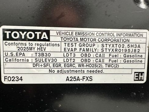 Used 2025 Toyota Sienna XLE image 73
