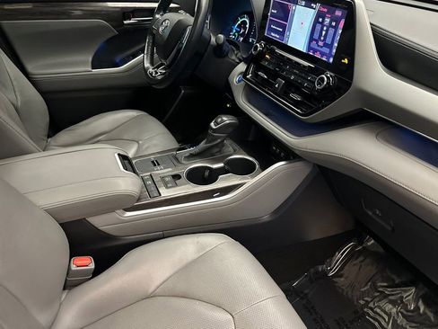 Used 2020 Toyota Highlander Limited Platinum image 17