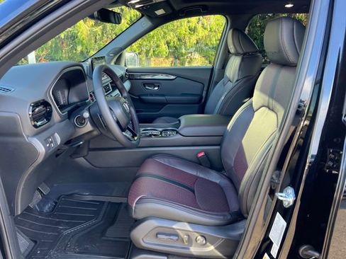 New 2025 Honda Pilot Black Edition image 15