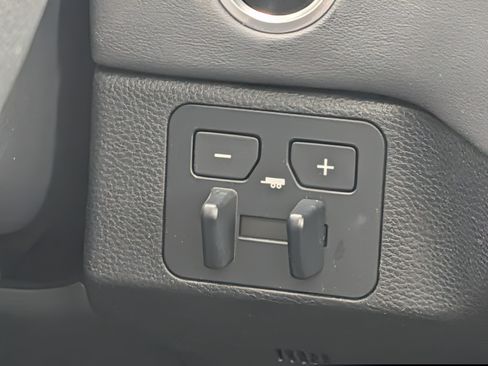 Used 2024 Toyota Tundra Platinum AWD/4WD image 30