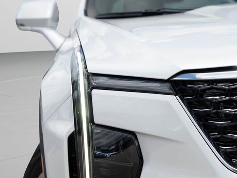 Used 2024 Cadillac XT4 Luxury w/ Cold Weather Package image 3