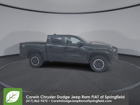 Used 2025 Toyota Tacoma TRD Off-Road image 3