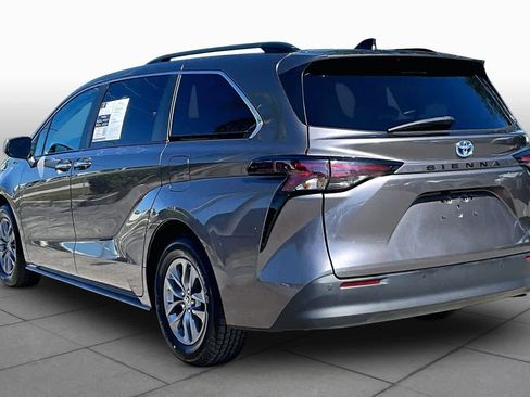 Used 2024 Toyota Sienna XLE FWD image 12