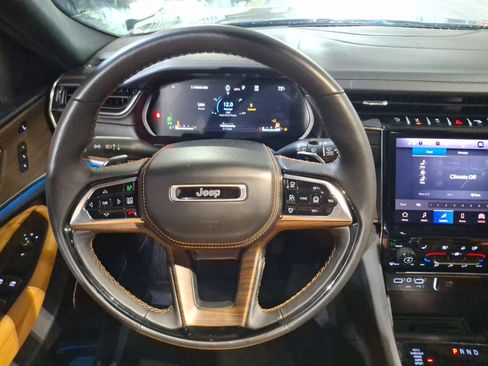 Certified 2025 Jeep Grand Cherokee Summit AWD/4WD image 12