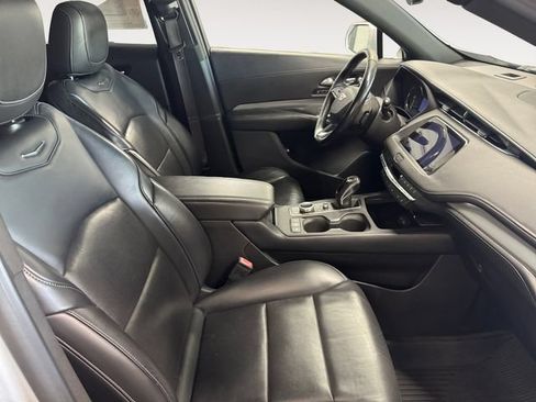 Used 2019 Cadillac XT4 Premium Luxury AWD/4WD image 4