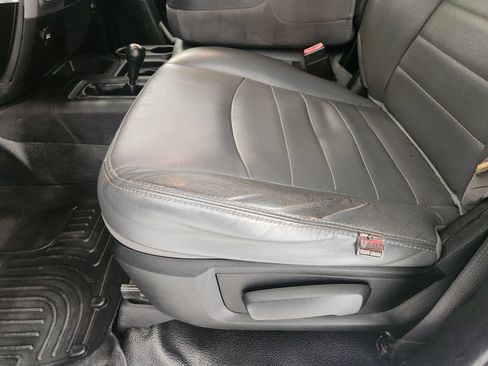 Used 2018 RAM 2500 Tradesman w/ Chrome Appearance Group AWD/4WD image 23