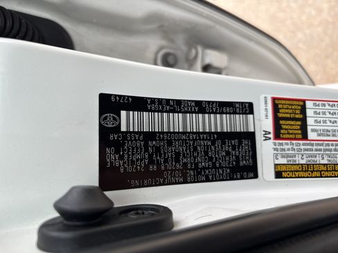 Used 2021 Toyota Avalon XLE w/ Moonroof Package FWD image 35