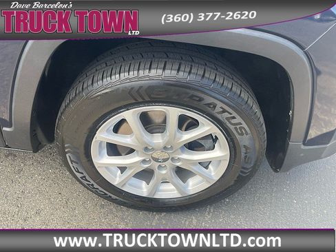 Used 2018 Jeep Cherokee Latitude Plus AWD/4WD image 37